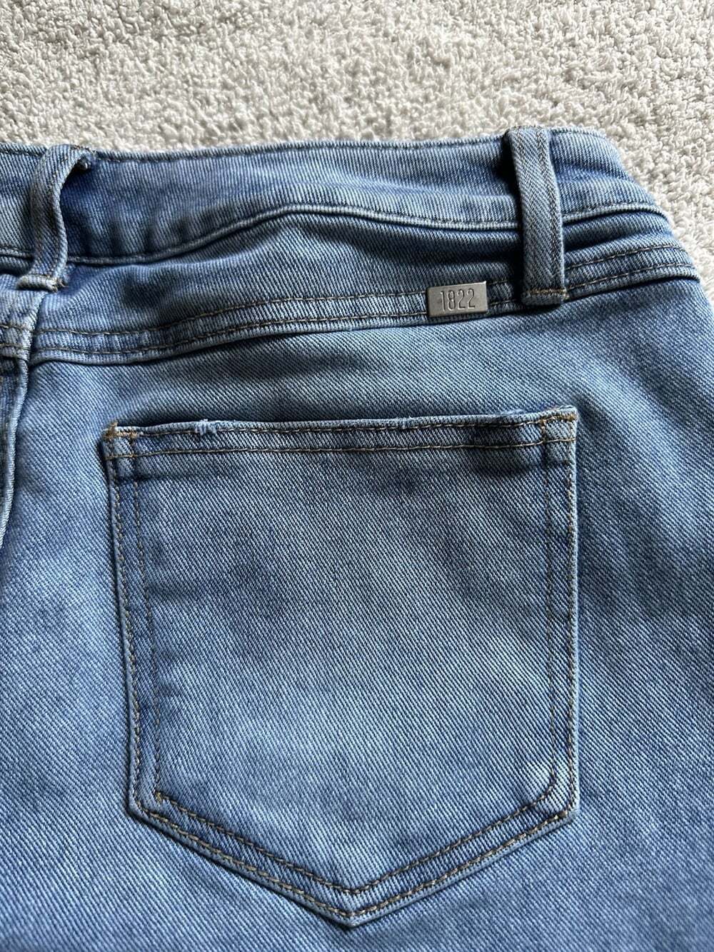 1822 Denim Women's 4 Straight Jeans Light Wash Blue Distressed 5 Pocket